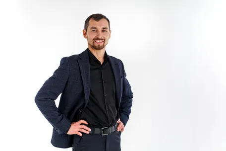 Я Динар - инвестиционный брокер по недвижимости.